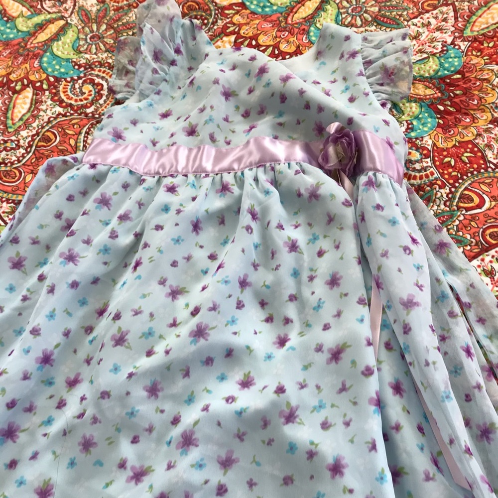 Dresses - Picture 3 of 4
